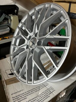 Carmani 20 Ludwig 8j x R18 5x112 ET30 White Silver 66.7 - 2