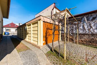 Predám vináreň s dvomi garážami - 2