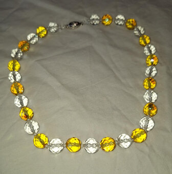 KRáSNY NÁHRDELNÍK - 2