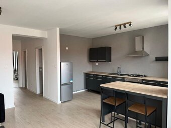 Na prenájom veľký svetlý 2i byt Trnava-Zavar + parking - 2