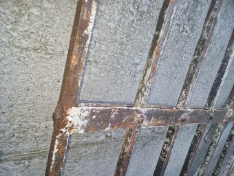 Stará železná dverová mreža - 2