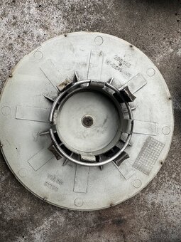 Predám oldtimer stredové puklice Volvo - 2