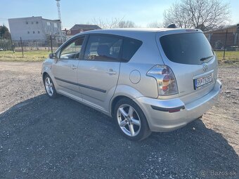 Toyota Corolla Verso - 2