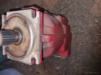 Predám hydromotor kombajn case MDW 527 - 2