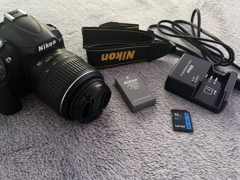 Nikon D3000 - 2