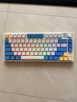 3x klavesnica Eweadn, logitech, connect it - 2