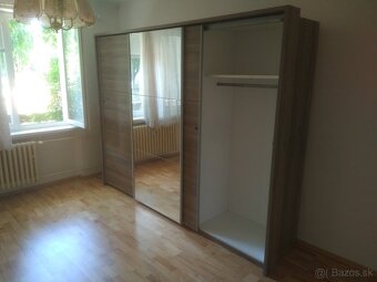 Veľka šatníková skriňa s posúvnymi dverami - 2