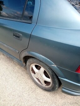 Auto Opel Astra - 2