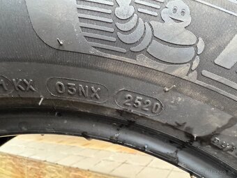 Mischelin 215/60 R17 - 2