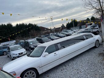 Lincoln Towncar limuzína dlhá 9.5m - 2