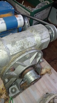 Predám elektromotor s prevodovkou - 2