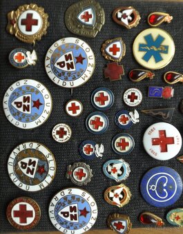 odznaky - Červený kríž, doktori, medicína, zdravotníctvo - 2