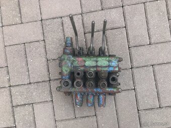 Hydraulický rozdeľovač - 2