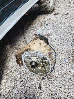 Predám pridavnu prevodovku na Nissan patrol y60-y61 - 2