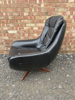 Otočne kreslo z čierneho vinylu zo 70. rokov na teakovej - 2