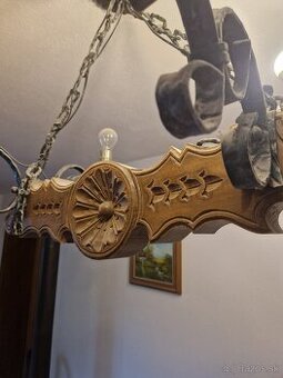 Vyrezávaný dubový luster - 2