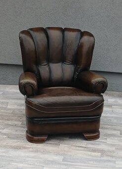 Kreslo kožené v štýle Chesterfield. - 2