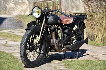 Historický motocykl s vrchovým OHV motorem - 2