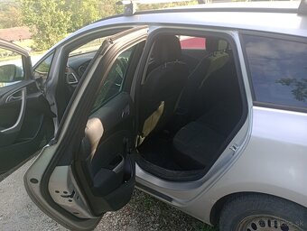 Opel Astra j 2011 - 2