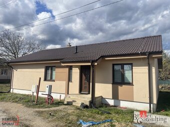 4 izbový rodinný dom Komjatice - 2