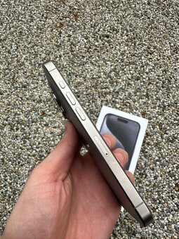 iPhone 15 pro - baterie 96% - 2