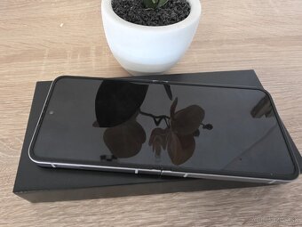 Samsung Galaxy Z Flip 6 - 2