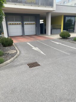 Vnútorné garážové stojisko - Rezidencia Hron - 2