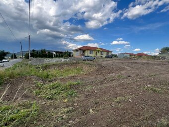 Nova cena: N.Šebastova st. poz. 744m2, komplet IS - 2
