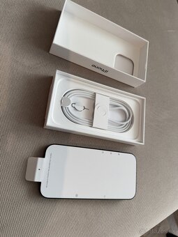 iPhone 16 Pro 256 GB (Black Titanium) - 2