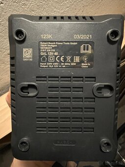 Predám nabíjačku Bosch Gal 12v-40 - 2