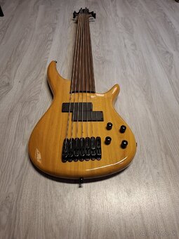 7 strunová bezpražcová bassgitara - 2