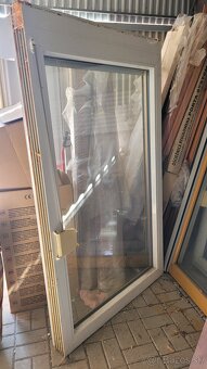 Plastové fixné okno s roletov - 2