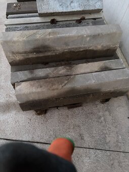 Cestný obrubník - 2