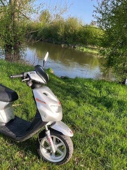 Predám tento skúter 50ccm - 2