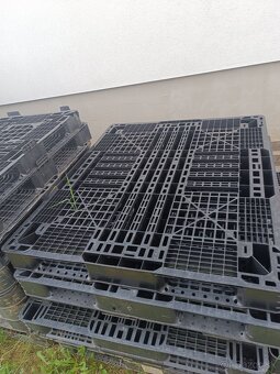 Predám plastové palety - 2