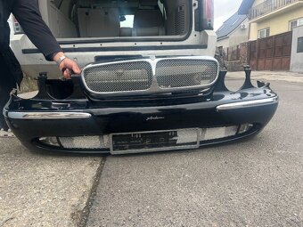 Predám predný nárazník Jaguar XJ - 2