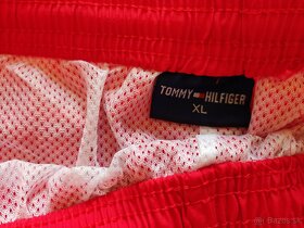 Kraťasové plavky Tommy Hilfiger - červené - úplne nové - 2