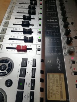 Zoom r24 - rekorder/ 8 stop /24bit, sampler, USB zvuk karta - 2