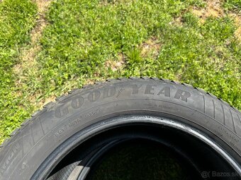 Goodyear 235/55R17 - 2