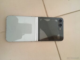Samsung Galaxy Z Flip 5 12/512 mint - 2