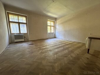 REZERVOVANÉ- Predám veľký 3izb byt na prízemí v pôvodnom st. - 2
