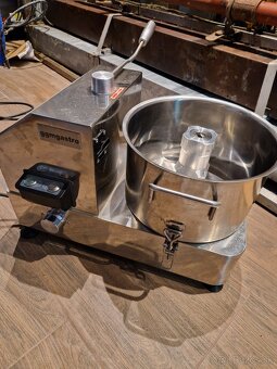 Krájač kúter na zeleninu - max 6l - 2