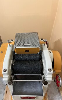 Trecí stroj melanžér - 2