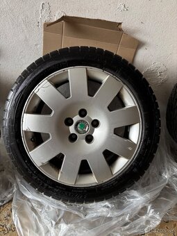 Predám zimné pneumatiky na diskoch ŠKODA 225/45 R17 - 2