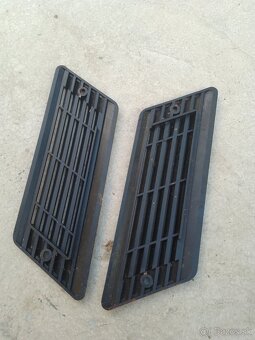 Zadné vetracie mriežky škoda 100 - 2