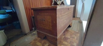 Krásna stará drevená truhlica - 2