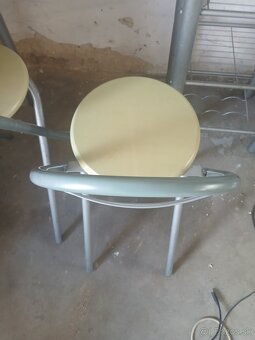 Barovy stol + 2 stolicky - 2