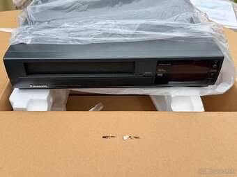 Retro VHS video prehrávač - 2