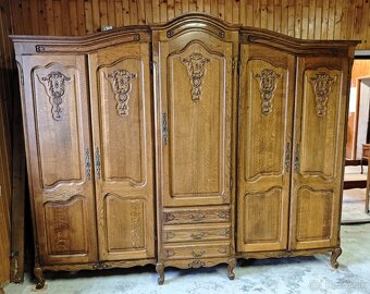 Starožitná skriňa - 2