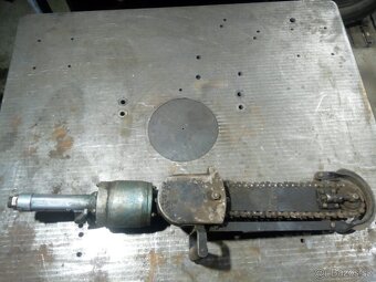 Píla pohanana stlačeným vzduchom alebo hydraulickým olejom - 2